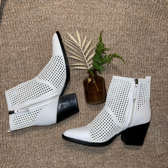 NWOT Sam Edelman size 11 women’s Elita white boots - Picture 1 of 10